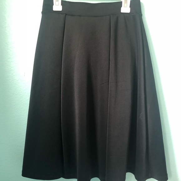 Rue21 Dresses & Skirts - 🌟50’s black skirt🌟